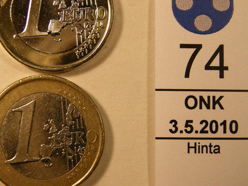 kohde_074_a.jpg - Kohde 74 1 &euro; 2001 Virhe (2) Metallilis� Espanjan etel�k�rjess�, iso ja pieni variantti. J�lkimm�isess� my�s kyhmyj� joutsenella. Kl 6,9, lh 5,-.
