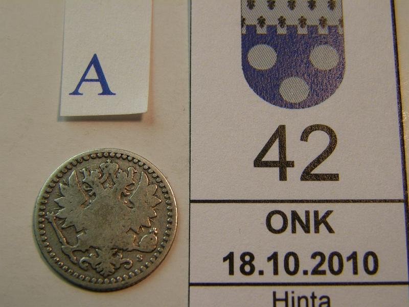 kohde_042_a.jpg - Kohde 42, tunnuspuoli, lhthinta: 195 € 25 p 1868 SNY 268.2.1, kunto: 2/3.