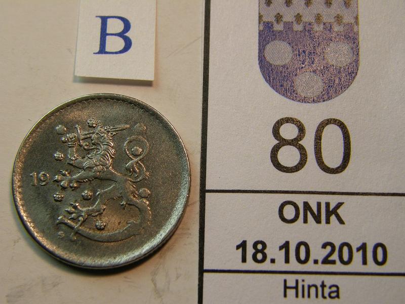 kohde_080_b.jpg - Kohde 80, tunnuspuoli, lhthinta: 5 € 1 mk 19?? Fe. Vajaa lynti, koko oikea sivu kolikosta puutteellinen, kunto: 7/6.