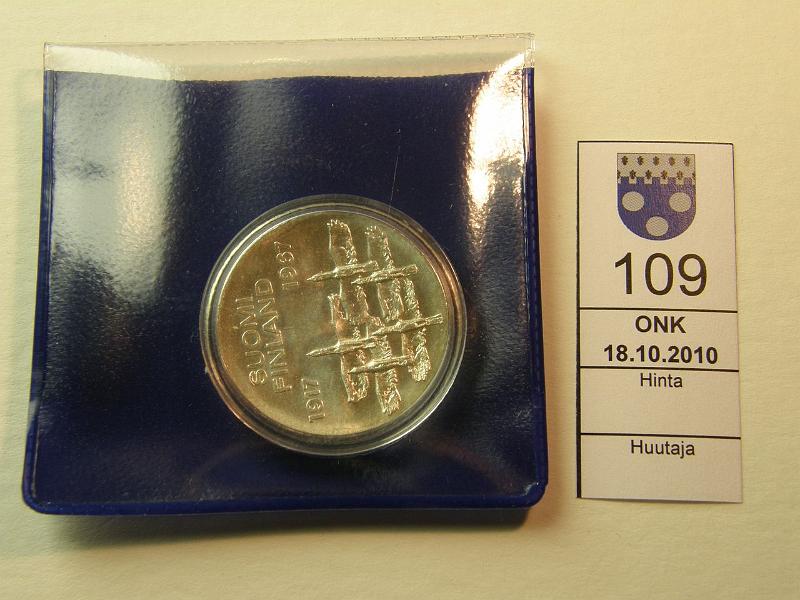 kohde_109_a.jpg - Kohde 109, lhthinta: 5 € 10 mk 1967 itsenisyys 50 v, kapseli, kunto: 9.