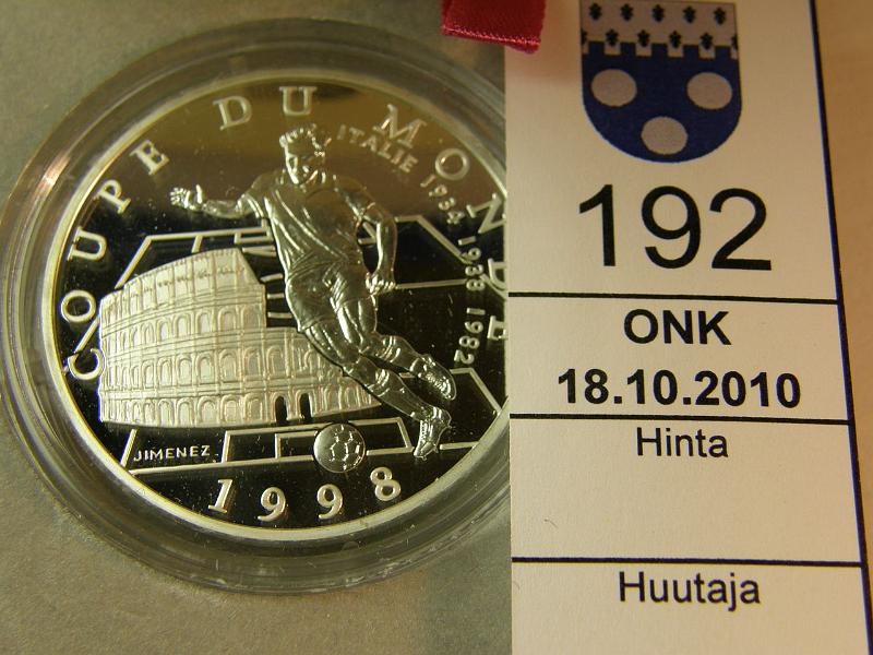 kohde_192_a.jpg - Kohde 192, lhthinta: 15 € Ranska 10 fr 1997 KM#1165 Ag, proof, 22.2g / 900, Italia, jalkapallon MM-kisat 1998, kotelo, tod, kunto: 10.