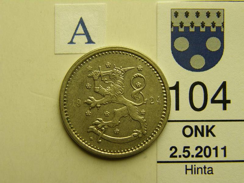 kohde_104_a.jpg - Kohde 104, tunnuspuoli, lhthinta: 40 € 1 mk 1924 Ni, hevosmarkka, heikko lynti, kaunis!, kunto: 8.