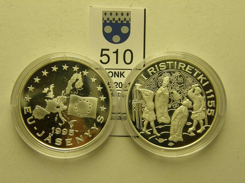 kohde_510_a.jpg - Kohde 510, lhthinta: 20 € Hopea Ag 26g / 925, Proof. Ristiretki ja EU-jsenyys -mitalit. Kapseli, Monetan muovitasku, kunto: 10.