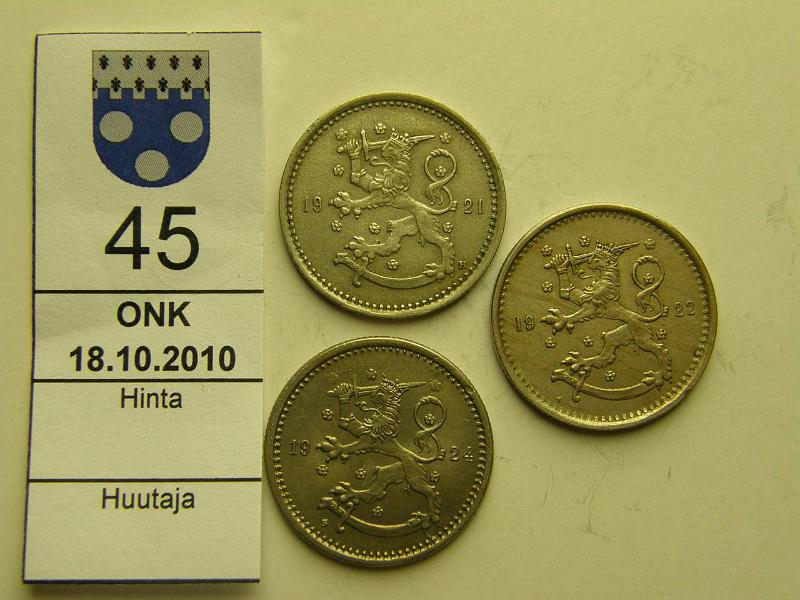 kohde_045_a.jpg - Kohde 45, lhthinta: 10 € / myyntihinta: 26 € 1 mk Er (3) Ni, hevosmarkkoja 1921 kl4, 1922 kl5, 1924 kl8 pij, kunto: 4-8.