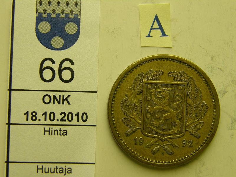 kohde_066_a.jpg - Kohde 66, tunnuspuoli, lhthinta: 40 € / myyntihinta: 44 € 20 mk 1932, kunto: 4.