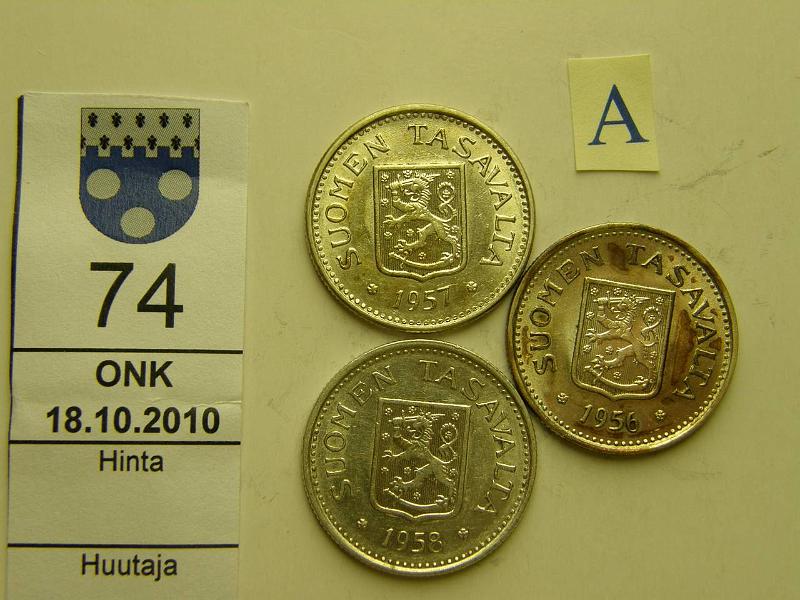 kohde_074_a.jpg - Kohde 74, tunnuspuoli, lhthinta: 5 € / myyntihinta: 12 € 100 mk Er (3) Ag, 1956, -57, -58, osassa tummentumaa, kunto: 6-7.