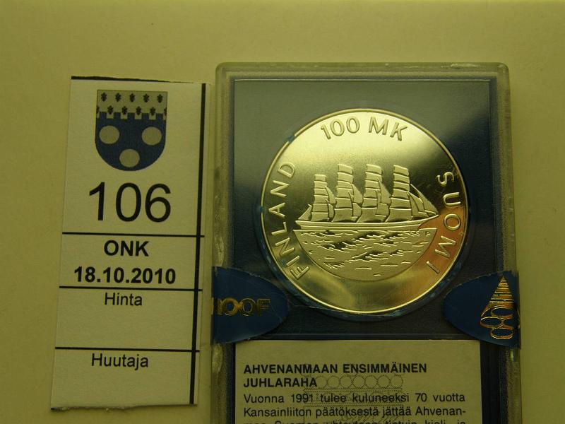 kohde_106_a.jpg - Kohde 106, lhthinta: 600 € / myyntihinta: 670 € 100 mk 1991 Ag, Ahvenanmaa, Proof, kotelossa oik. halkeama ja pirste, ei ny plle, ehjt sinetit, kunto: 10.