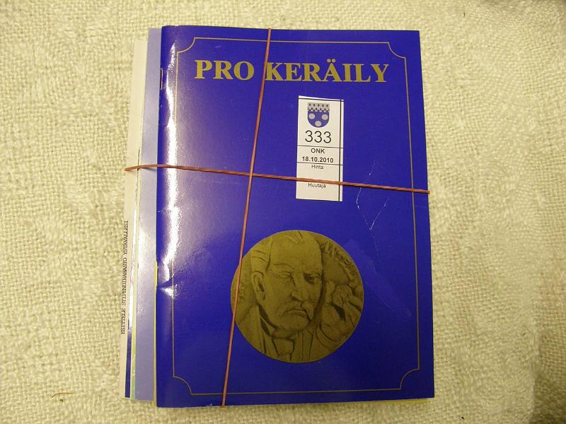 kohde_333_a.jpg - Kohde 333, lhthinta: 5 € / myyntihinta: 5 € Suomi (6 kpl) Pro-Kerily kirjaset I, II, IV 1987, -88, -89; Suomen rahojen hinnastot 1811-1988 (toim. Wallestierna) ja 1811-1992; Hagelstam rahahuutokauppa 27.10.84, kunto: 9.