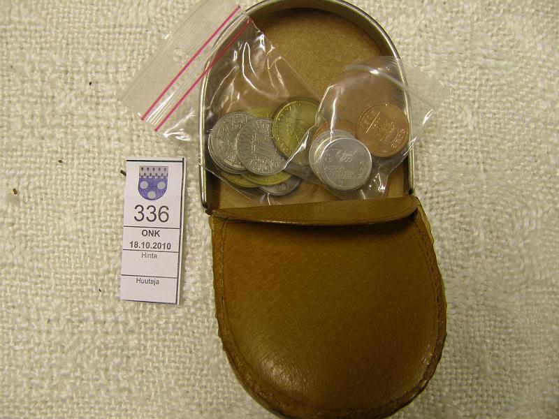 kohde_336_a.jpg - Kohde 336, lhthinta: 5 € / myyntihinta: 5 € Polettaja (18) Nahkalompakossa Linnanmki (9kpl, 2 eril.), Oulu 2005 (5, Al ja Cu), Shell, Valitut Palat, Stiftelsen Hyrobostder, PSP onnenraha, kunto: 4-8.