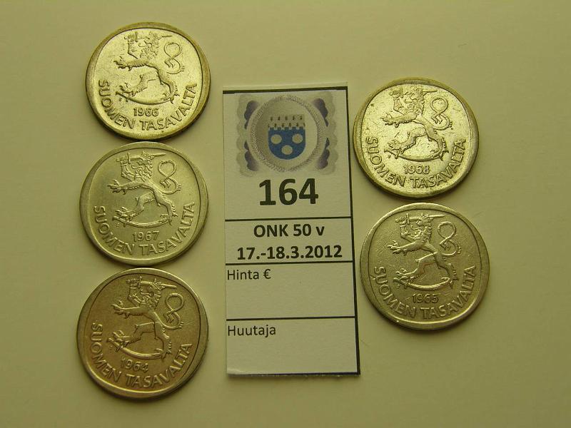 k-0164-a.jpg - Kohde 164, lhthinta: 5 € / myyntihinta: 8 € 1 mk 1964-68 (5) Ag, yksi kutakin vuotta, kunto: 5-7