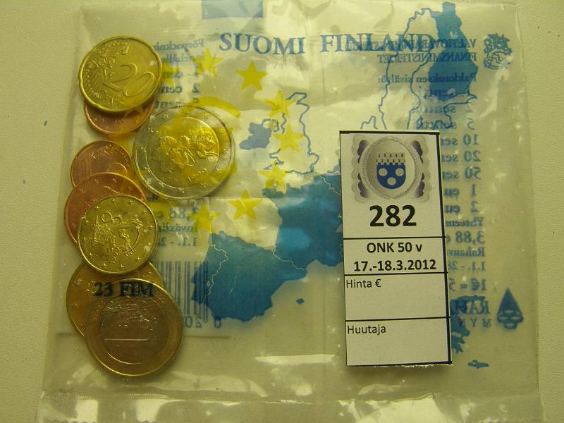 k-0282-a.jpg - Kohde 282, lhthinta: 10 € / myyntihinta: 12 € Suomi 2001 (8) nim.arvo 3, 88 €, kunto: 9