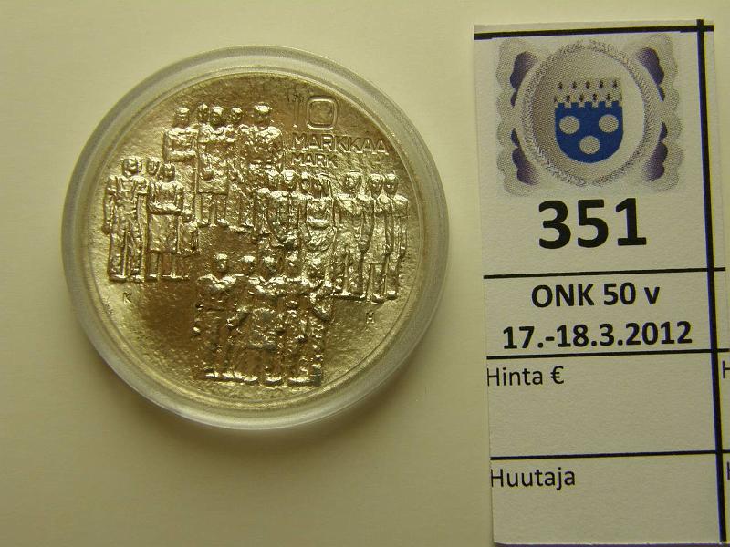 k-0351-a.jpg - Kohde 351, lhthinta: 20 € / myyntihinta: 25 € 10 mk 1977 Ag, itsen. 60v, "Nainen raskaana", kapseli, kunto: 9