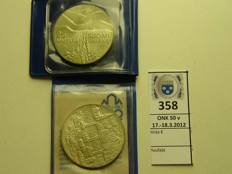 k-0358-a.jpg - Kohde 358, lhthinta: 10 € / myyntihinta: 16 € 25 mk 1978-9 (2) Ag, 1978 hiihdon MM, 1979 Turku 750v, kunto: 8