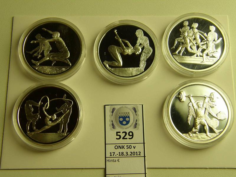 k-0529-a.jpg - Kohde 529, lhthinta: 45 € / myyntihinta: 70 € Ateena 10 € (5) 2004 Ag, Kreikka, 5 eril., kapselit, kunto: 10