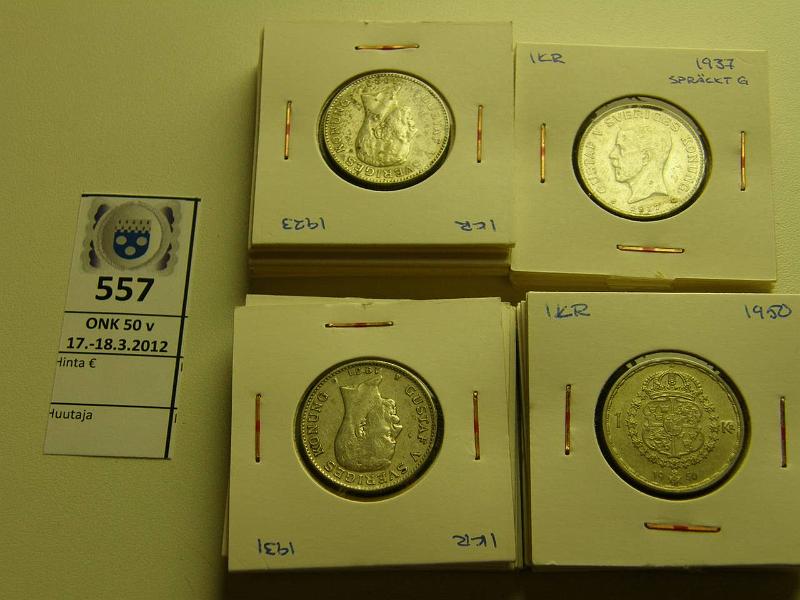 k-0557-a.jpg - Kohde 557, lhthinta: 50 € / myyntihinta: 70 € 1 kr 1910-1950 (28) Ag, 1910, 12-16, 23, 24(2 eril.), 26, 28-35, 37(sprckt G), 38-41, 43, 44, 45TS, 45G, 50, kunto: 3-6