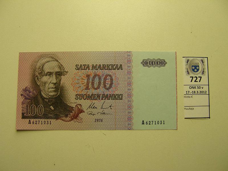 k-0727-a.jpg - Kohde 727, lhthinta: 200 € 100 mk 1976 SNY 184.1 A6271031 KO II-Mk. Leikkausvirhe, 1mm toista seteli oik reunassa, kunto: 9