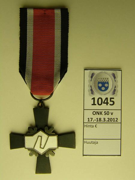 k-1045-a.jpg - Kohde 1045, lhthinta: 230 € Tolvajrven muistoristi 1939-40 vanha malli, kunto: 8