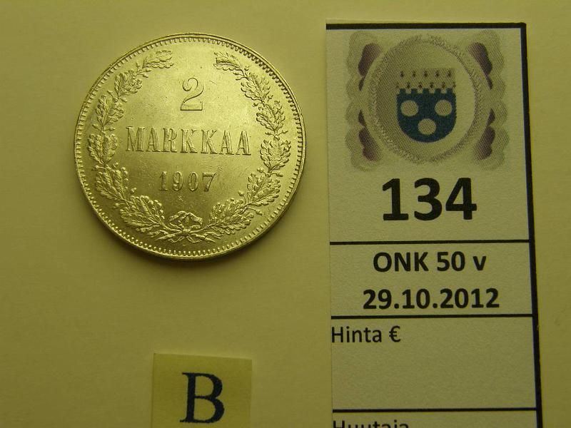 k-0134-b.jpg - Kohde 134 (kuva 2/2), lhthinta: 300 € 2 mk 1907 Ag, hnja, loistelias!, kunto: 9