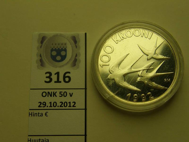 k-0316-a.jpg - Kohde 316, lhthinta: 15 € Eesti 100 Kr 1992 KM#27 Ag, Proof, 24g/925, pskyset ja leijonat, kapselissa pirste, kunto: 9