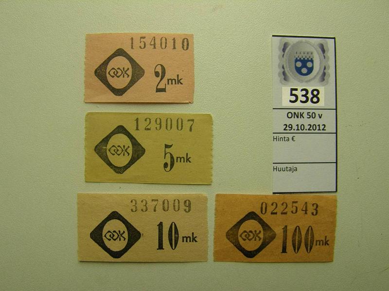 k-0538-a.jpg - Kohde 538, lhthinta: 20 € 2-100mk (4) Oulun Osuuskauppa 2, 5, 10 ja 100mk, sarjanumeroidut lipukkeet, ei Pasasen kirjassa, kunto: 7-8