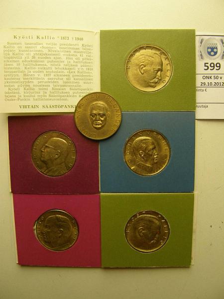 k-0599-a.jpg - Kohde 599, lhthinta: 7 € Sstpankkimitalit (6) Kallio (2), Ryti, UKK, Mannerheim Virtain SP pahvikansioissa, Relander ilman kansiota, kunto: 6-8