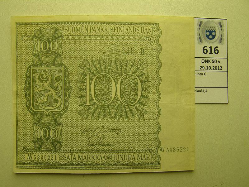 k-0616-a.jpg - Kohde 616, lhthinta: 5 € 100 mk 1945 LB AV5336221, mol. puolet samanlaisia, oik. ylnurkasta puuttu merkint 100mk. Paperi oikeantuntoista, vri vaaleahko. Teatteriseteli?, kunto: 5