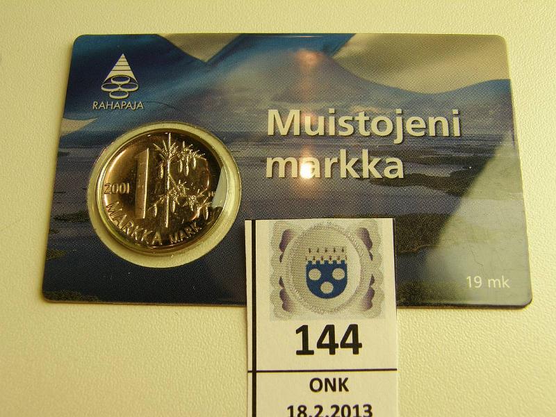 k-0144-a.jpg - Kohde 144, lhthinta: 5 € 1 mk 2001 CuNi, Muistojeni markka, kortissa, kunto: 9