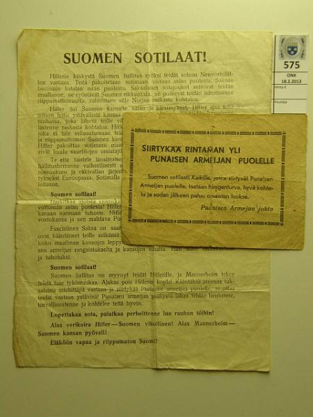 k-0575-a.jpg - Kohde 575, lhthinta: 10 € Lentolehtisi (2) 1940-luku Venlisten propagandaa kahdessa lentolehtisess II maailmansodan ajalta. Toinen suomeksi, toinen venjksi ja suomeksi, kunto: 5