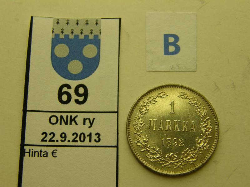 k-0069-b.jpg - Kohde 69 (kuva 2/2), lhthinta: 150 € / myyntihinta: 235 € 1 mk 1892 Ag, vaakunapuolella pmv. Loistelias!, kunto: 9