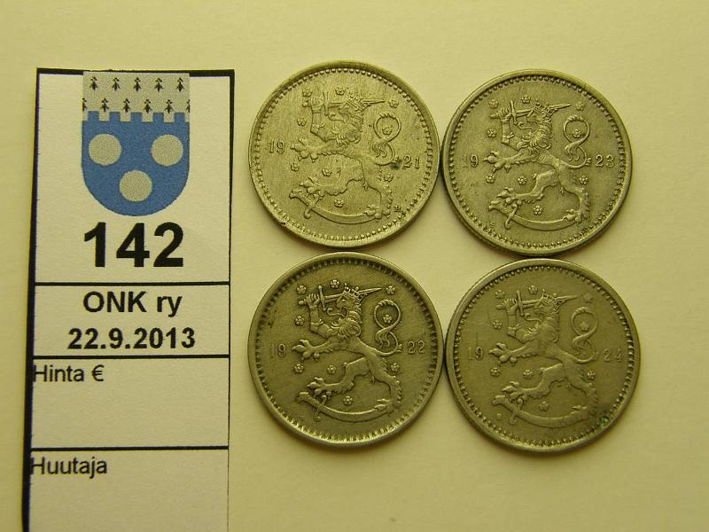 k-0142-a.jpg - Kohde 142, lhthinta: 5 € / myyntihinta: 23 € 1 mk (4) 1921-24 CuNi, kaikki hevosmarkat. 1923 kl 6, mv; 1924 kl 5 osin heikko lynti, kunto: 4-7