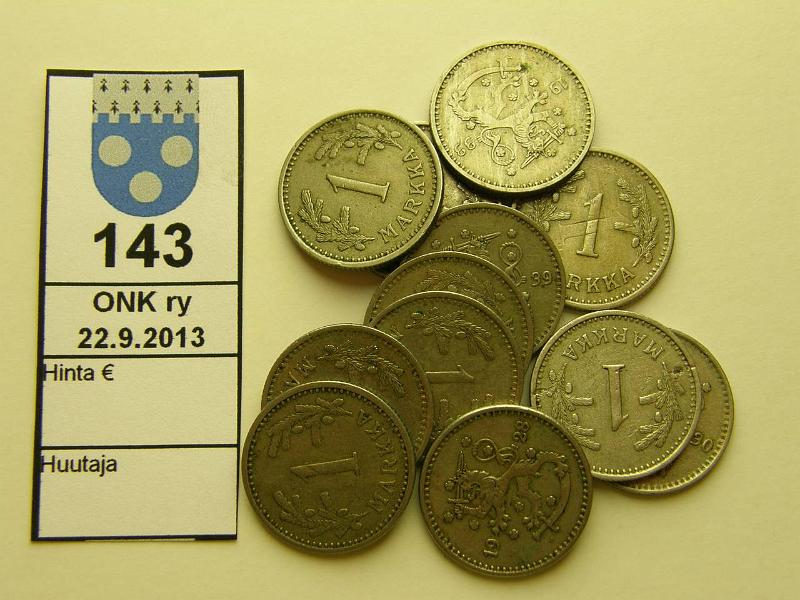 k-0143-a.jpg - Kohde 143, lhthinta: 5 € / myyntihinta: 6 € 1mk (12) 1928-40 CuNi, 11 eril, kaikki v:t, 1929 x 2, molemmat pllelyntej, kunto: 4-6