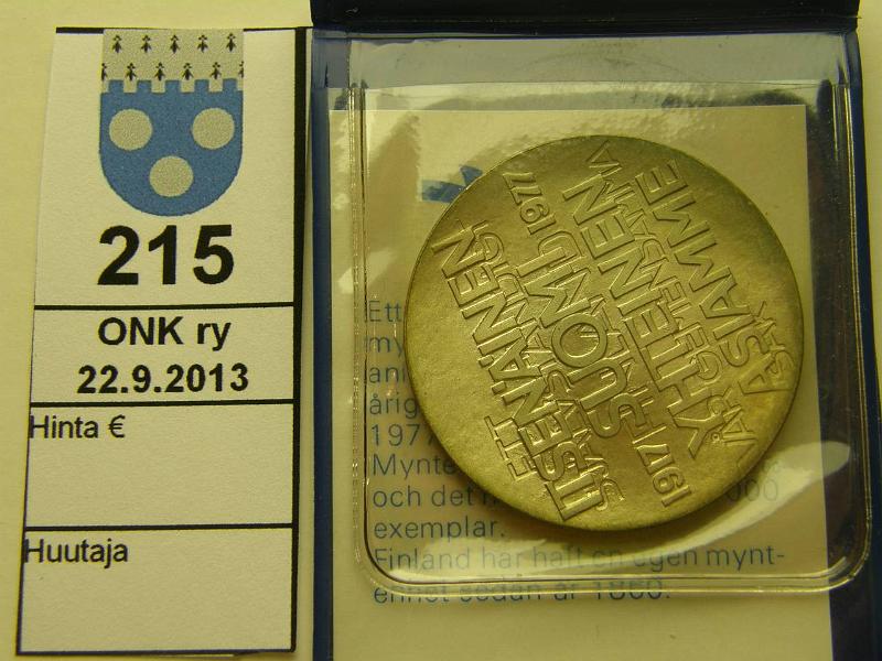 k-0215-a.jpg - Kohde 215, lhthinta: 20 € / myyntihinta: 32 € 10 mk 1977 Ag, Nainen raskaana, alkup. muovitasku, kunto: 9