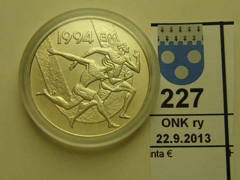 k-0227-a.jpg - Kohde 227, lhthinta: 15 € / myyntihinta: 15 € 100 mk 1994 Ag, EM 1994, kapseli, kunto: 9