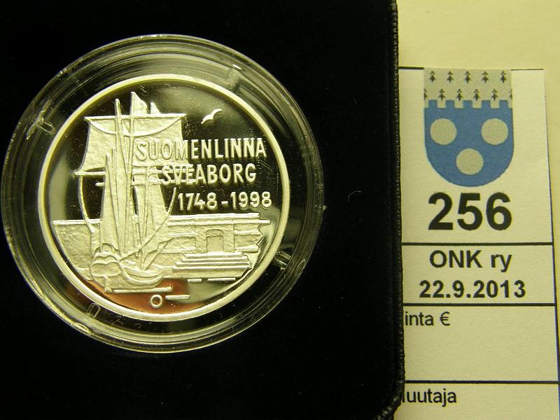 k-0256-a.jpg - Kohde 256, lhthinta: 38 € / myyntihinta: 38 € 100 mk 1998 Ag, proof, Suomenlinna 250v, kotelo, tod, kunto: 10