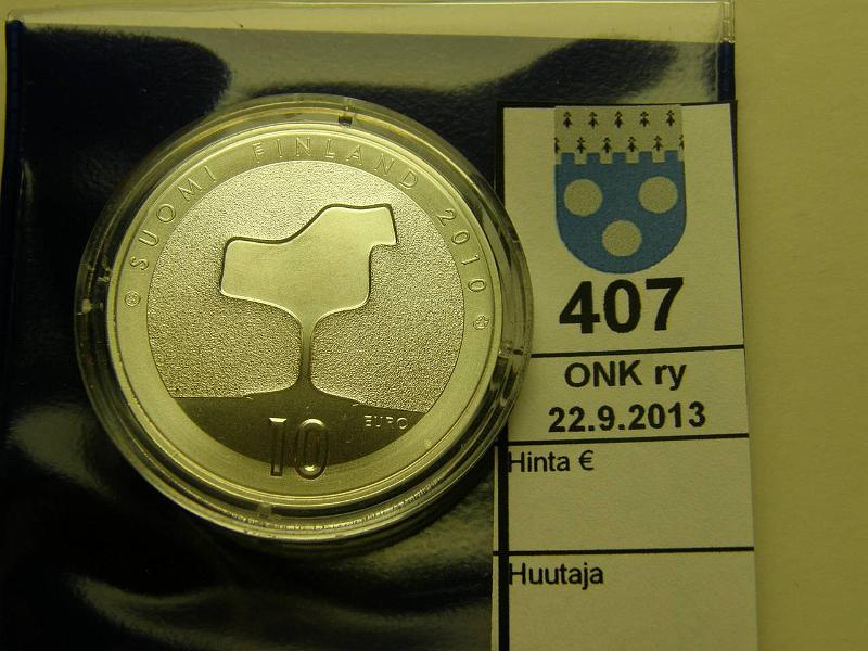 k-0407-a.jpg - Kohde 407, lhthinta: 25 € / myyntihinta: 29 € 10 € 2010 Ag, Saarinen, muovikotelo, kapseli, kunto: 10