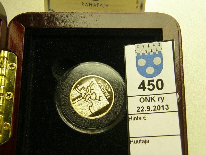 k-0450-a.jpg - Kohde 450, lhthinta: 250 € / myyntihinta: 250 € 1mk 2001 Au, proof 8,64 g/900, viimeinen kultamarkka, puulaatikko, tod, kunto: 10