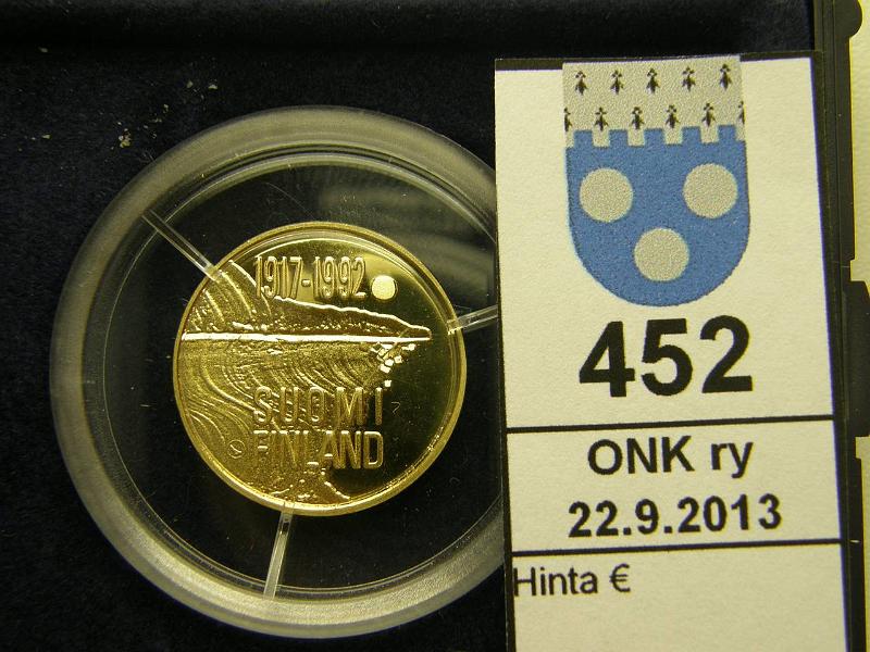 k-0452-a.jpg - Kohde 452, lhthinta: 250 € / myyntihinta: 290 € 1000 mk 1992 Au, proof, 9,0 g/900 (8,1 g Au), Itsenisyys 75v, kotelo, tod, kunto: 10