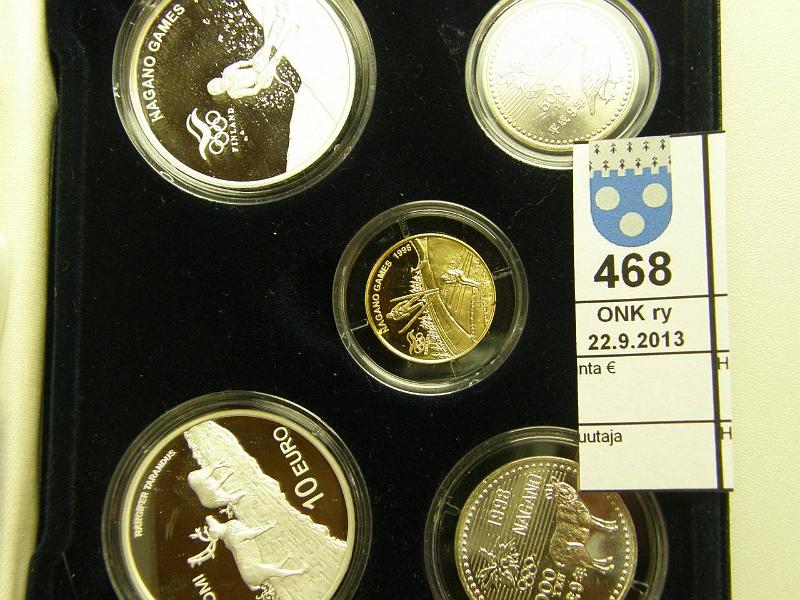 k-0468-a.jpg - Kohde 468, lhthinta: 225 € Nagano-kokoelma (5) 1998 Au, Ag proof. Viralliset Olympiarahat 500 ja 5000 yen Y#118, 120. Monetan teettmt mitalit: kultamitali 50€ 8-9g/750 (leimat), 2 10€ hopeamitalia 925 hopeaa. Laatikko ja tod n:o 80/200., kunto: 9-10