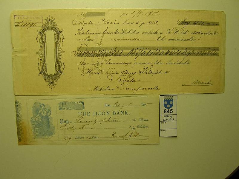 k-0845-a.jpg - Kohde 845, lhthinta: 25 € / myyntihinta: 32 € Vanhat sekit (2) 1855-1903 USA: The Ilion Bank 1855, 49D 12c. Mittity repisemll risti keskelle, tahra; Suomi Wasa Aktie Bank, T.fors 5.9.1903, reunoissa kulumia, rep, kunto: 5