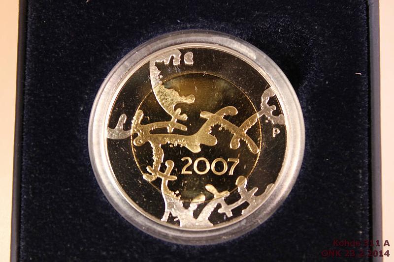 k-0311-a.jpg - Kohde 311, lhthinta: 9 € 5 € 2007 Proof, Itsenisyys 90 v, kotelo + tod., kunto: 10