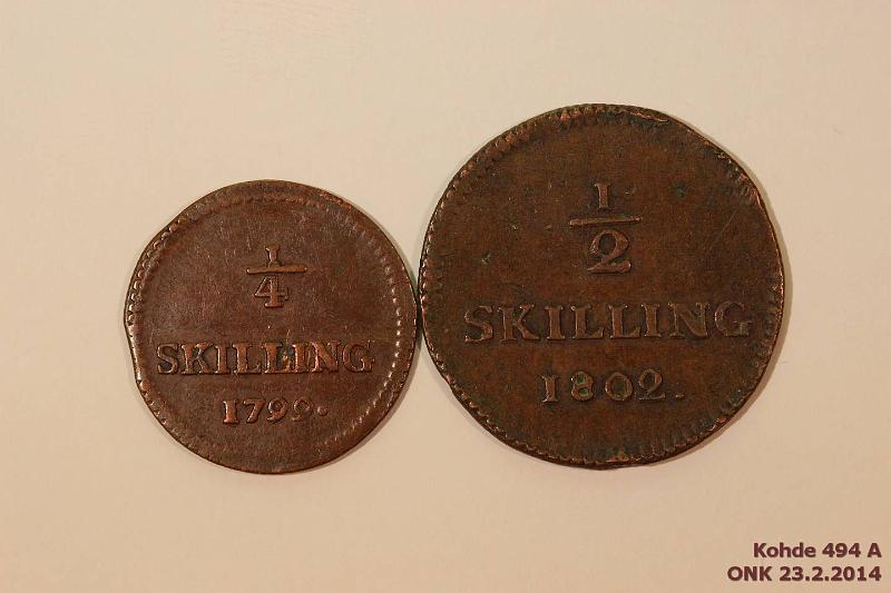 k-0494-a.jpg - Kohde 494, lhthinta: 5 € / myyntihinta: 11 €  +  skilling riksglds (2) 1779, 1802 KM#548-9 Cu, 1/4 skr 1799; 1/2 skr 1802, kunto: 5