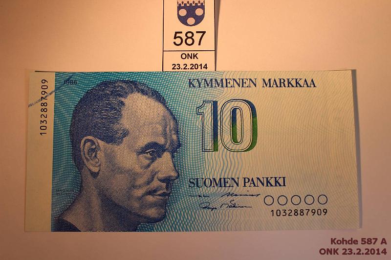 k-0587-a.jpg - Kohde 587, lhthinta: 5 € 10 mk 1986 SNY 148.1 1032887909 AL I-M1, painovirhe: vas. ylkulmassa sininen painomustekaari, kunto: 7