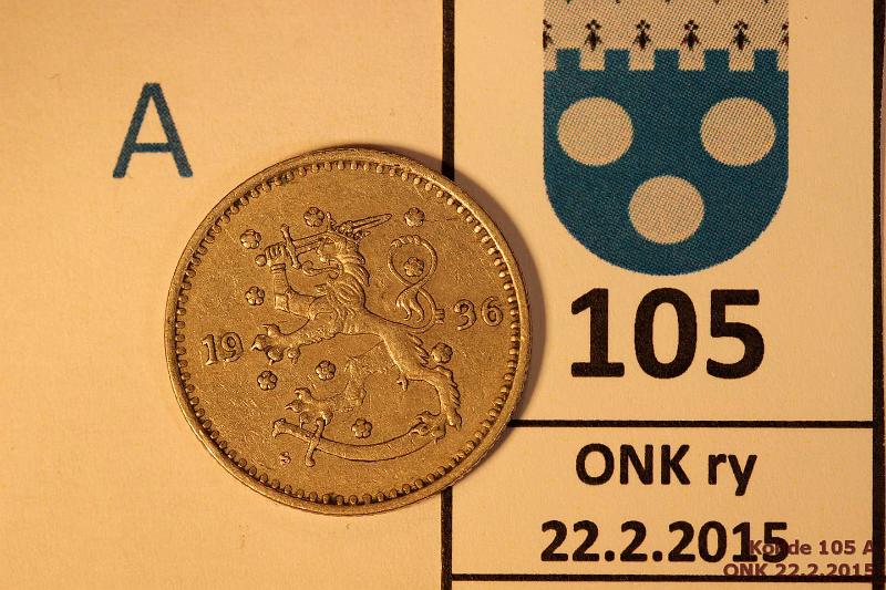 k-0105-a.jpg - Kohde 105 (kuva 1/2), lhthinta: 5 € / myyntihinta: 8 € 1 mk 1936 vaikein vuosi kansiokelpoisena, kunto: 6/5