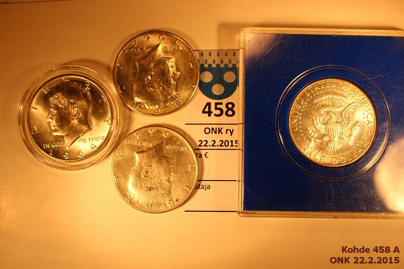 k-0458-a.jpg - Kohde 458, lhthinta: 15 € / myyntihinta: 15 €  $ (4) 1964 KM#202 Ag, 4 x 12,5g/900 JFK, kapselissa, "35th President of USA 1963" -kotelosssa ja 2 irtokappaletta, kunto: 7-9