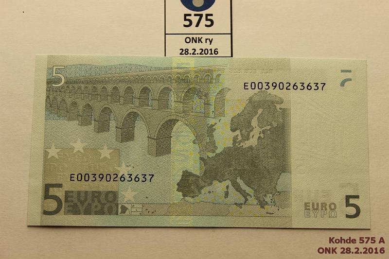 k-0575-a.jpg - Kohde 575, lhthinta: 10 € / myyntihinta: 10 € Slovakia 1/2/E/E10 E00390263637 Tri E010 A2, kunto: 9