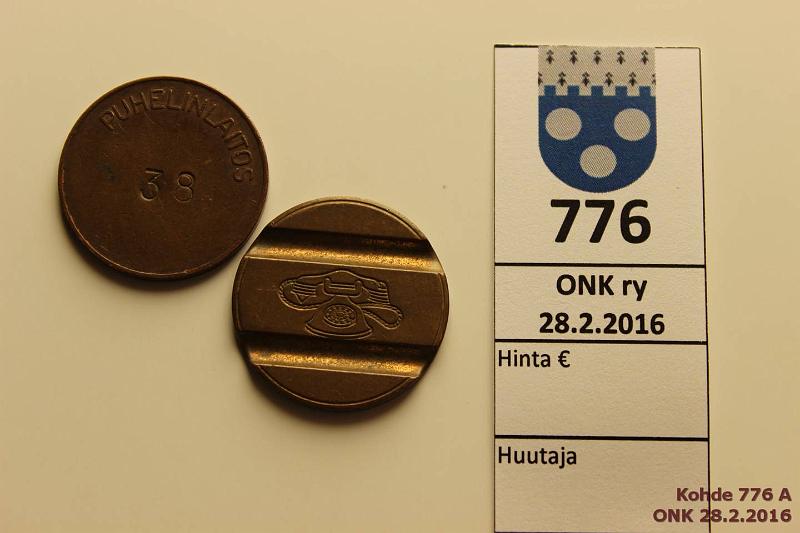 k-0776-a.jpg - Kohde 776, lhthinta: 5 € / myyntihinta: 5 € Puhelinpoletit (2) Puhelinlaitos, Cu, 25mm, stanssattuna ja 38, likaa. Gettone Telefonico 7803, kunto: 5, 7