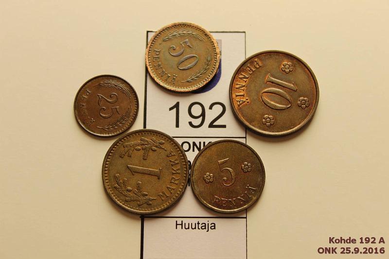 k-0192-a.jpg - Kohde 192, lhthinta: 15 € 5 p - 1 mk 1940 (5) Cu, 5, 10, 25 ja 50p sek 1mk, osassa leimakiiltoa, vaikea vuosi!, kunto: 6-7