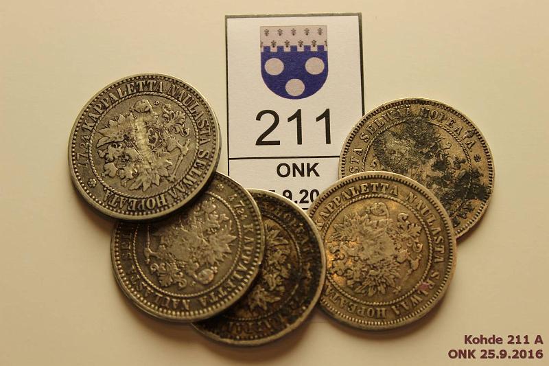 k-0211-a.jpg - Kohde 211, lhthinta: 40 € / myyntihinta: 70 € 2 mk 1865-1906 (5) Ag, 1865, -70(2), -72, 1906 lyhyt/. Isompia ja pienempi vikoja, kunto: 3-5