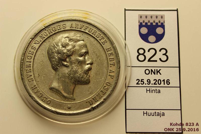 k-0823-a.jpg - Kohde 823, lhthinta: 20 € / myyntihinta: 20 € Teollisuusnyttely 1866 Vaalea metalli, 45mm. Indusriutstllningen i Stockholm. Sverige, Norge, Danmark och Finland i frdlig tflan. Oscar. Nja, likaa, kunto: 6