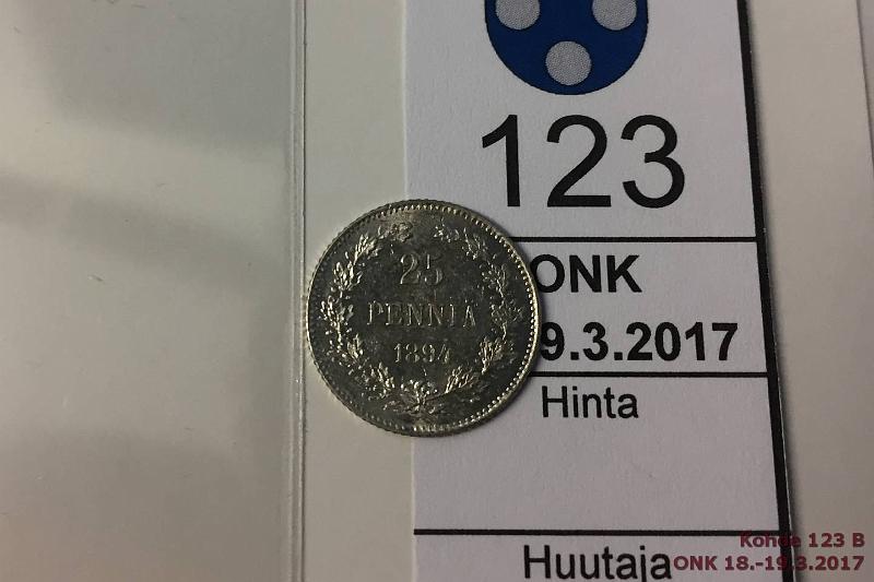 k-0123-b.jpg - Kohde 123 (kuva 2/2), lhthinta: 60 € / myyntihinta: 87 € 25 p 1894 Ag, arvopuolella vhinen painuma reunassa ja hnja. Vaakunapuolella ephpja. Erittin kaunis!, kunto: 8